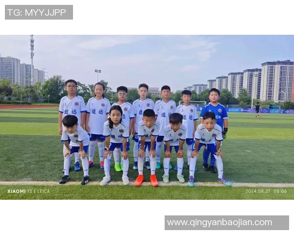 足球明星颜值大比拼男生合照展现青春魅力与运动风采 足球明星颜值大比拼男生合照展现青春魅力与运动风采